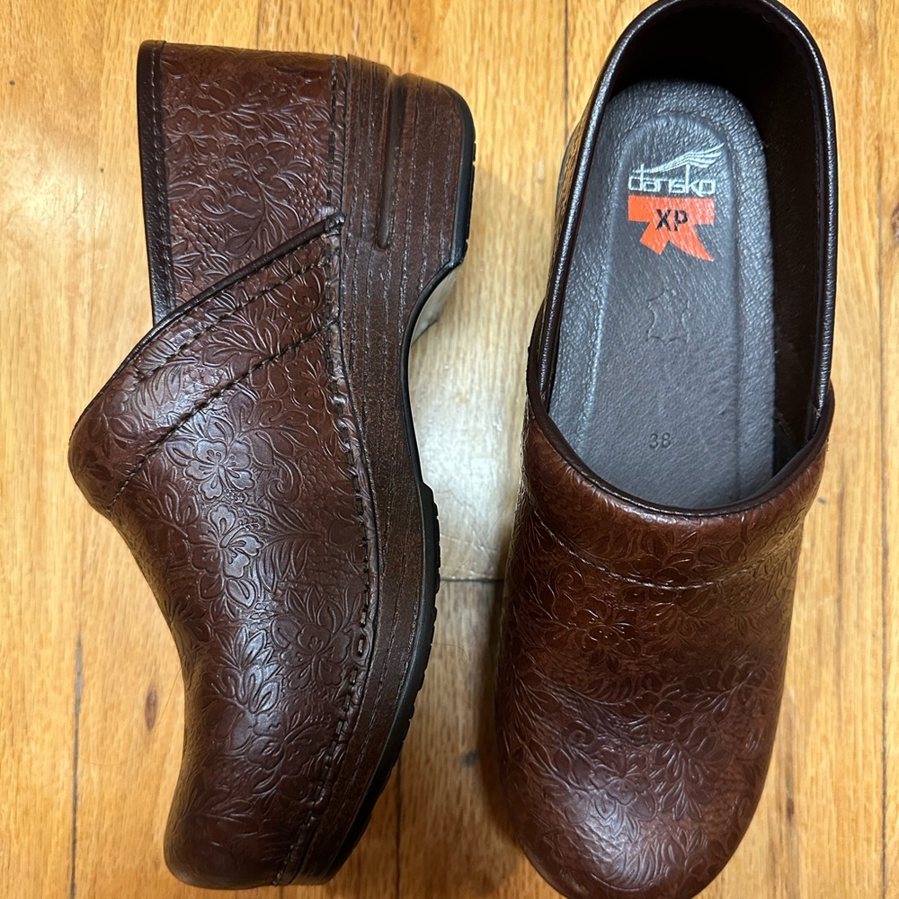 Dansko XP 2.0 Women's Clogs Dark Brown Tooled Floral Waterproof Up EU 38 US 7.5